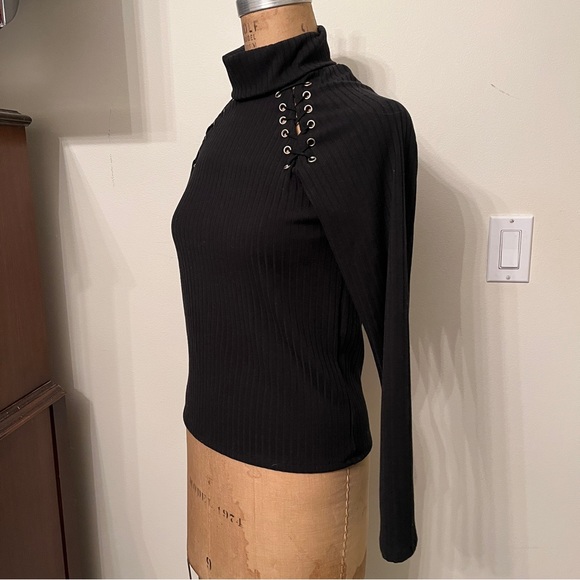 Ribbed Lace Up Long Sleeve Turtleneck - Picture 4 of 7